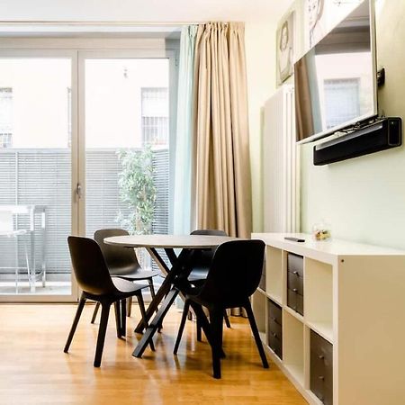 Central Studio Apartment - 24H Self Checkin Мілан Екстер'єр фото