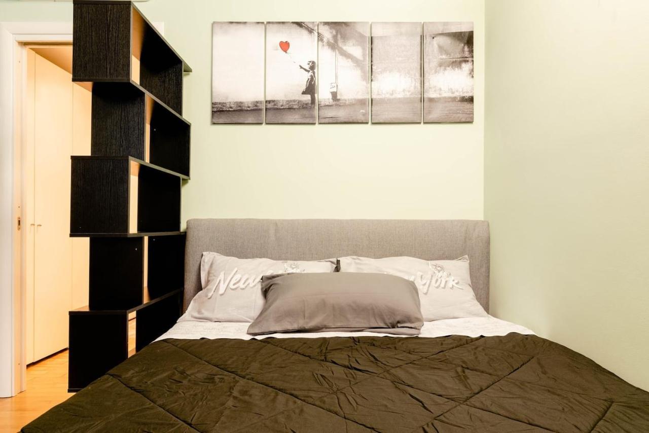 Central Studio Apartment - 24H Self Checkin Мілан Екстер'єр фото